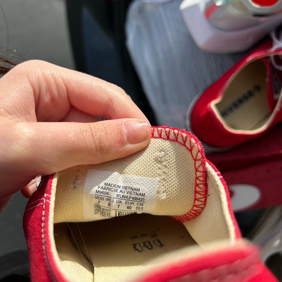 red low top converse - Picture 4 of 4